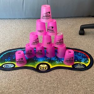 CUP STACKING GAME